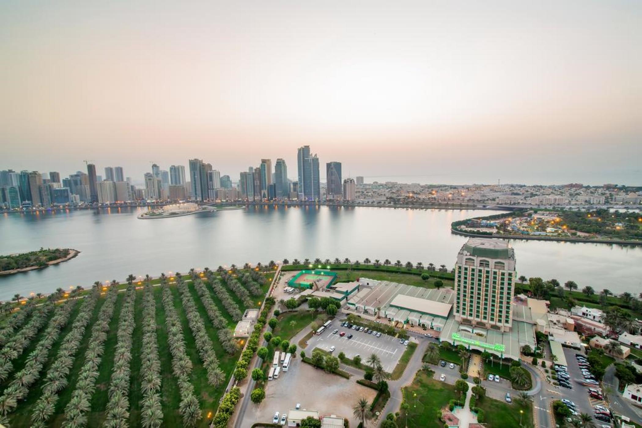 Holiday International Sharjah Exterior photo